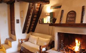 Petite Maison, Nel Borgo Di Cetona